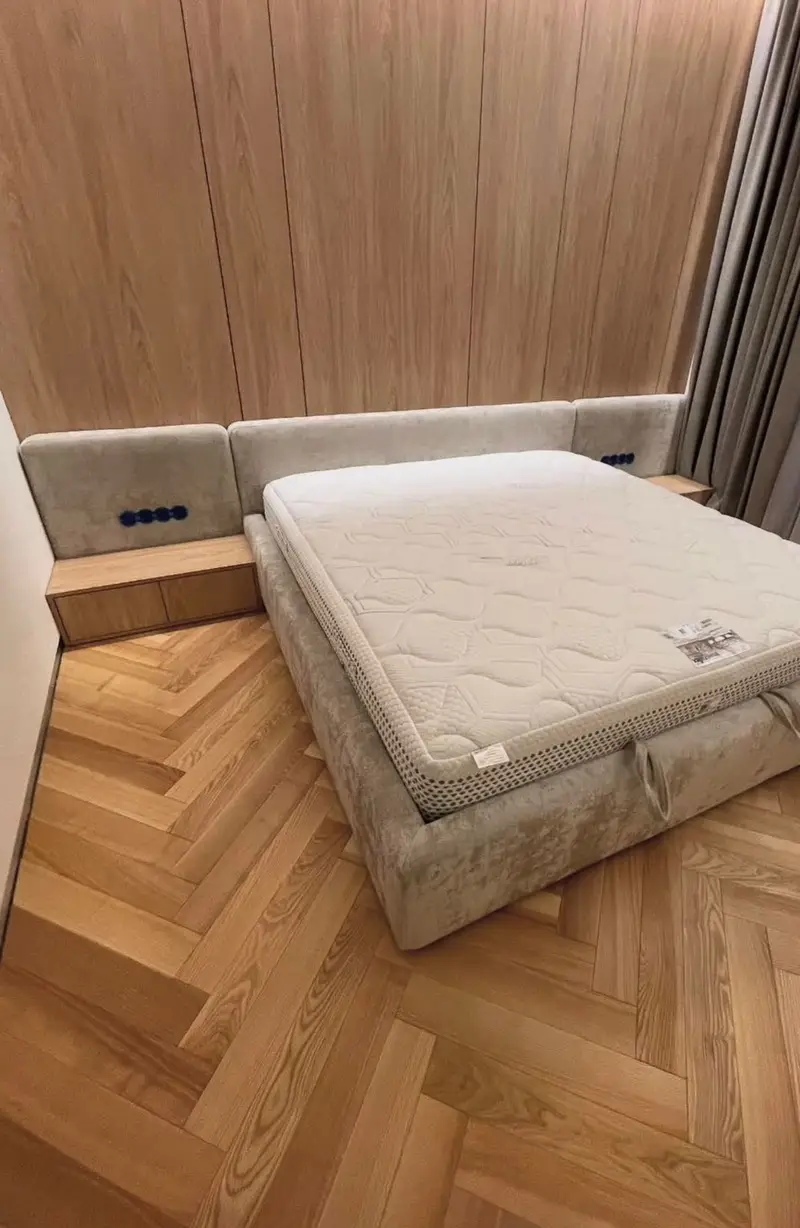 Производство мягкой мебели Molti Mobile: кровать с мягким изголовьем — работа Molti Mobile